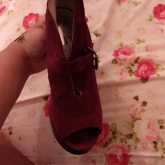 Blood Red Michael Kors Size 10 - Picture 2 of 4